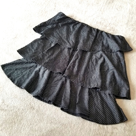 Vero MODA Metallic Striped Tiered Ruffle Mini Skirt - Picture 3 of 11